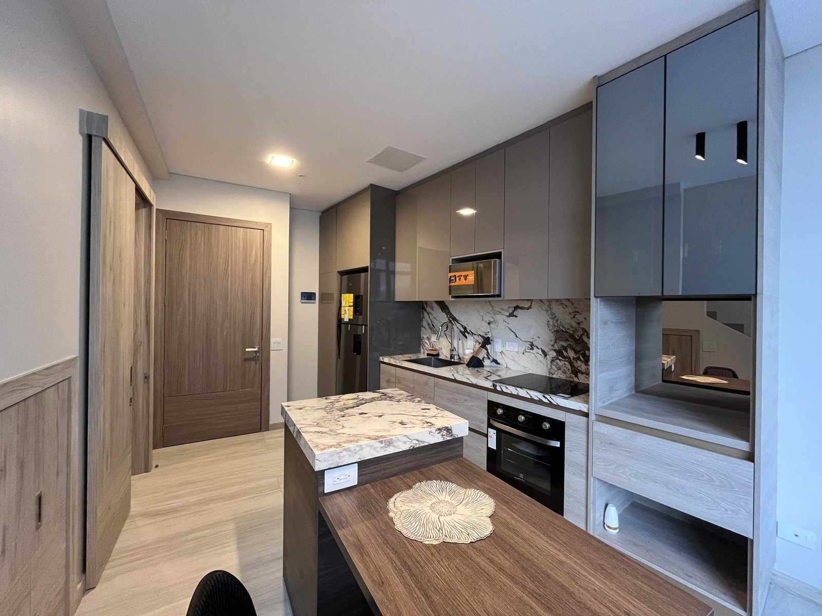 RENTA SUITE DÚPLEX AMOBLADA A ESTRENAR REPÚBLICA DE EL SALVADOR, HOTEL LE PARC, $900 (INCLUYE CONDOMINIO)