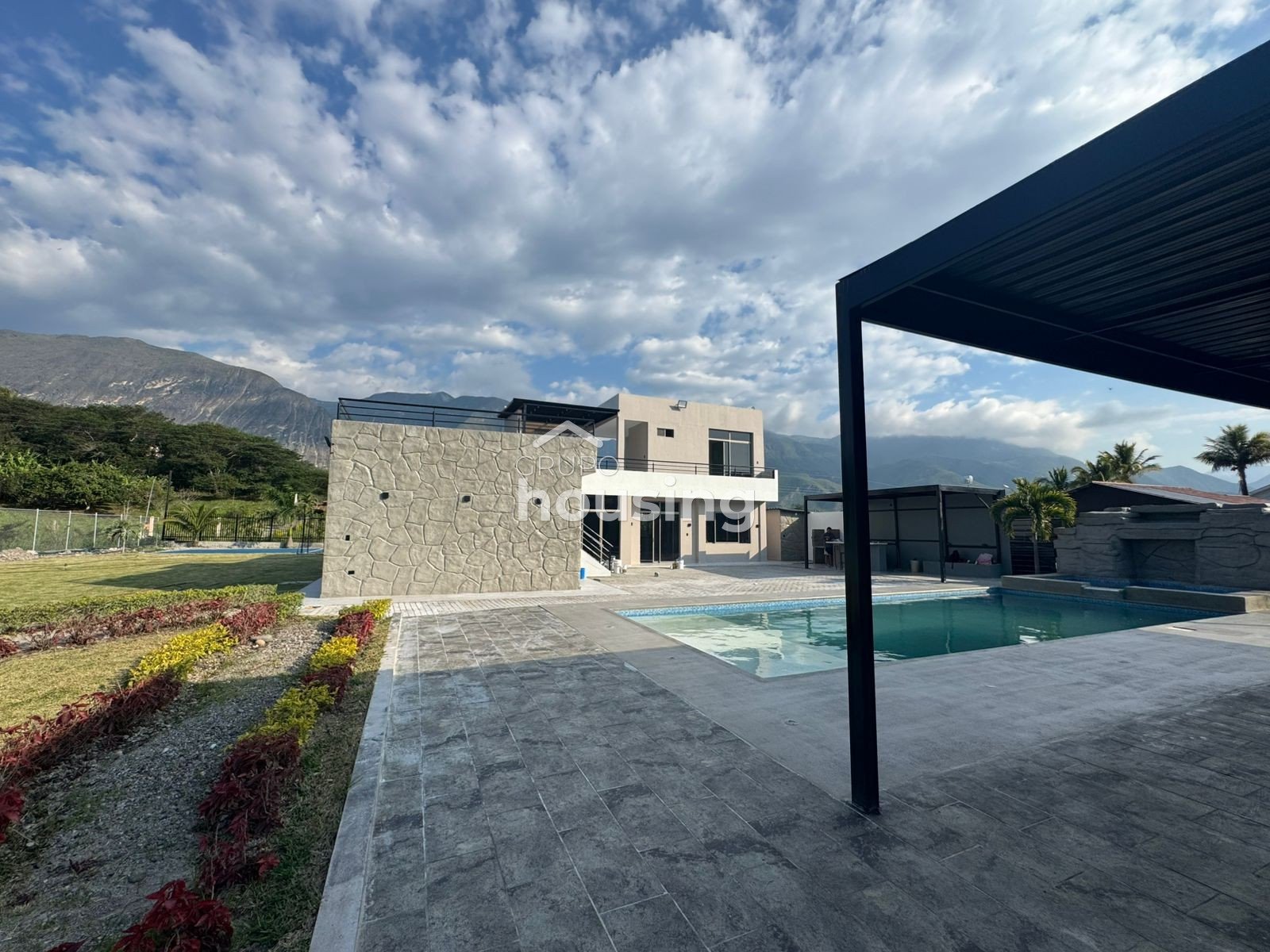 EN VENTA ESPECTACULAR Y LUJOSA QUINTA EN YUNGUILLA