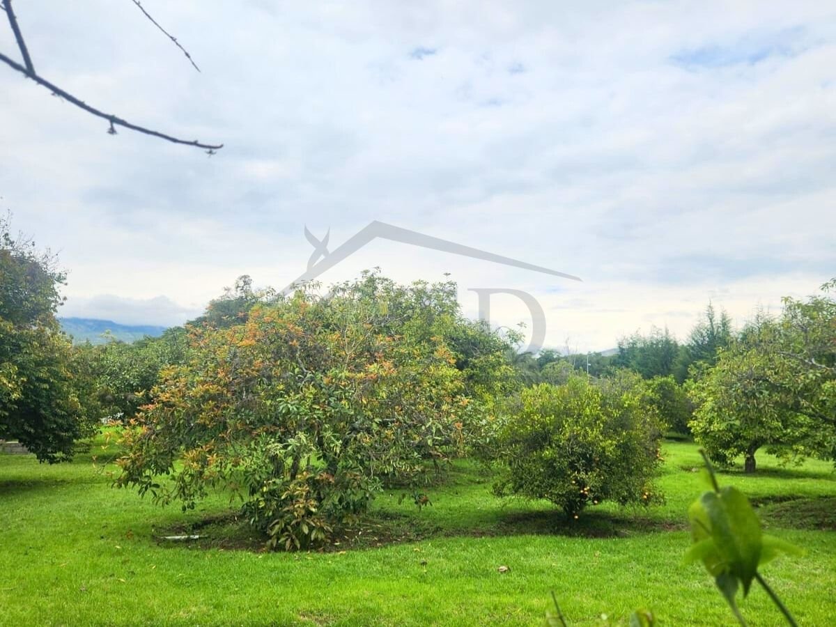 Venta terreno 1.157 m2 en Guayllabamba