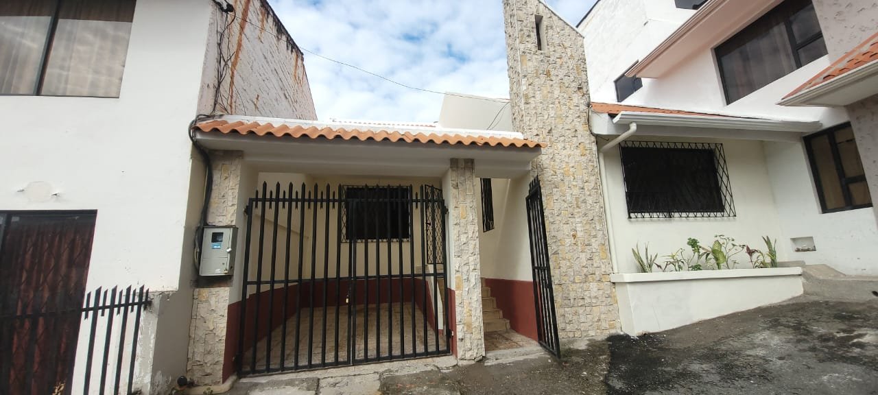 Casa en Venta, Sector Cañaribamba, Cuenca - Imagen 2
