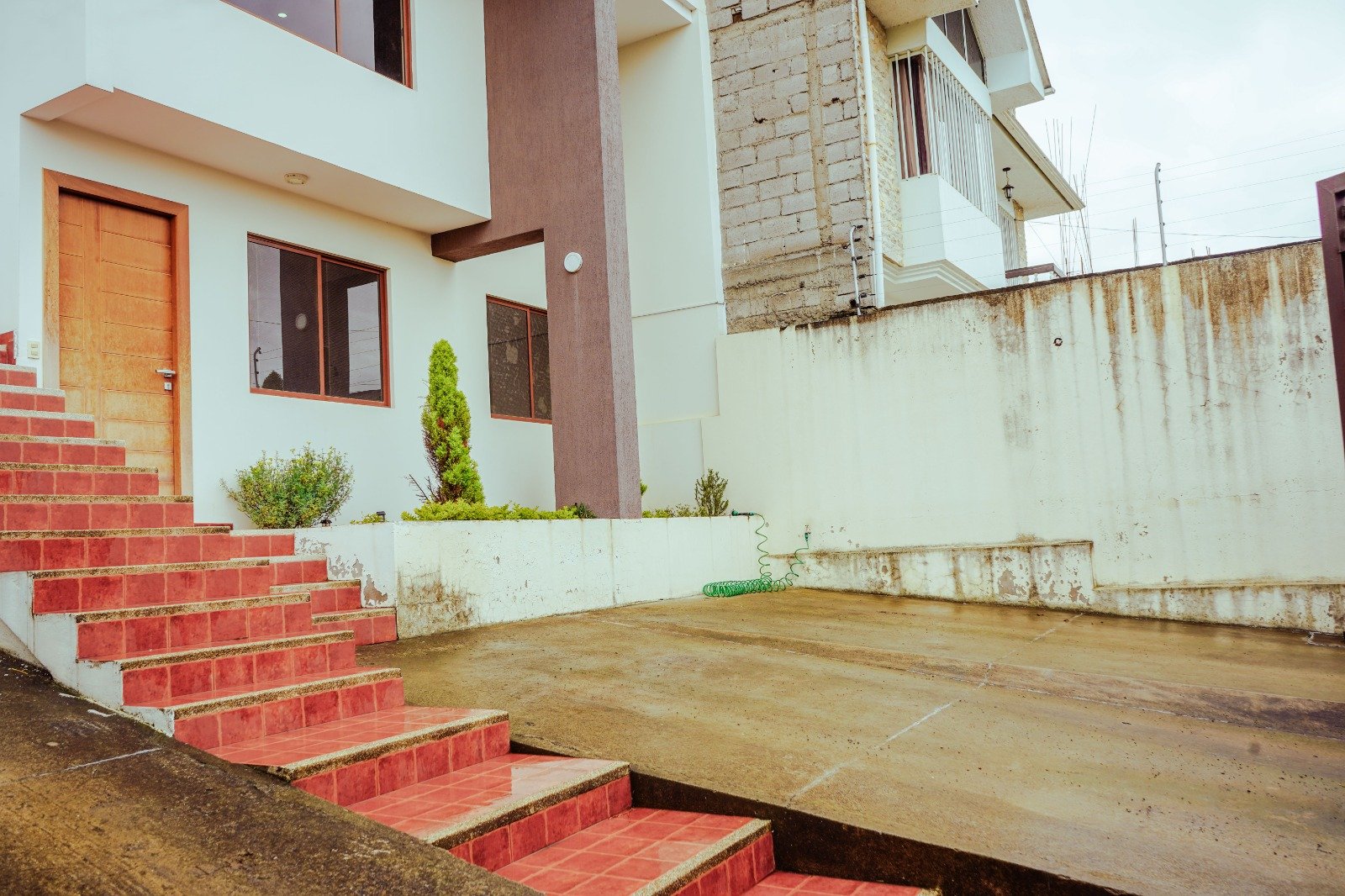 Amplia Casa con Terreno en Venta, Sector Pumayunga, Cuenca - Imagen 2