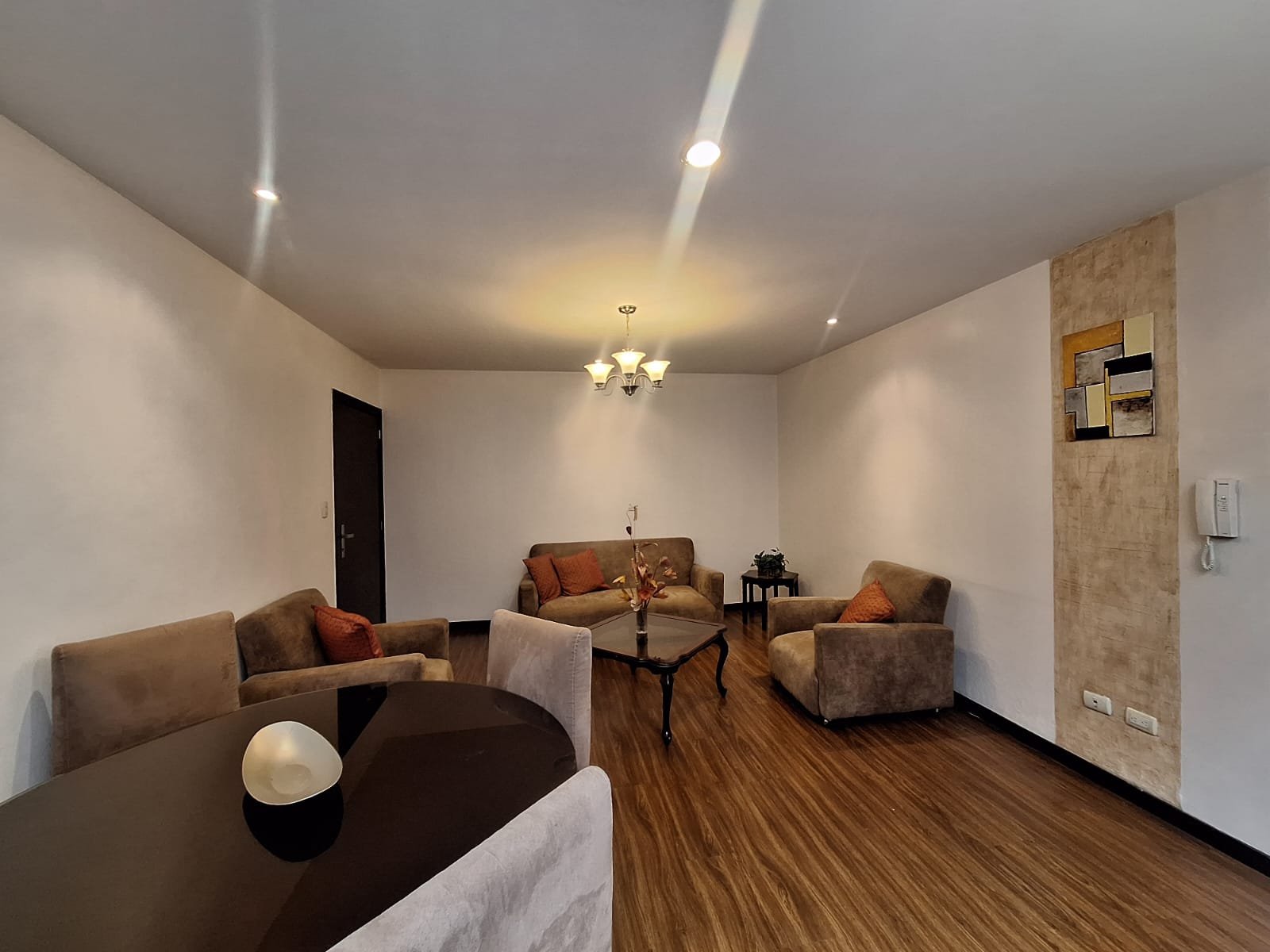 En Renta Bonito Departamento Amoblado, Sector Primero de Mayo - Imagen 2