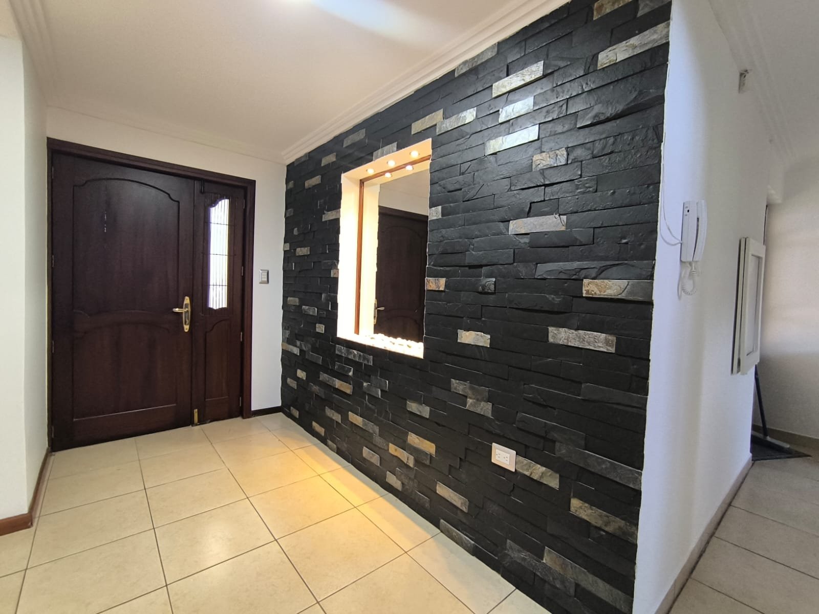 Casa en Venta, Sector Mall del Río, Cuenca - Imagen 2