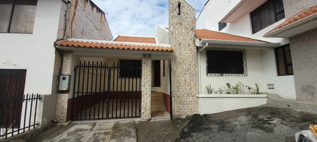 Casa en Venta, Sector Cañaribamba, Cuenca