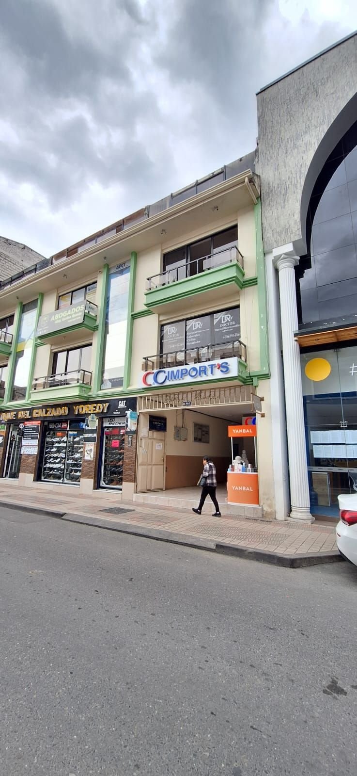 ARRIENDO UNA OFICINA EN EL CENTRO DE LOJA 