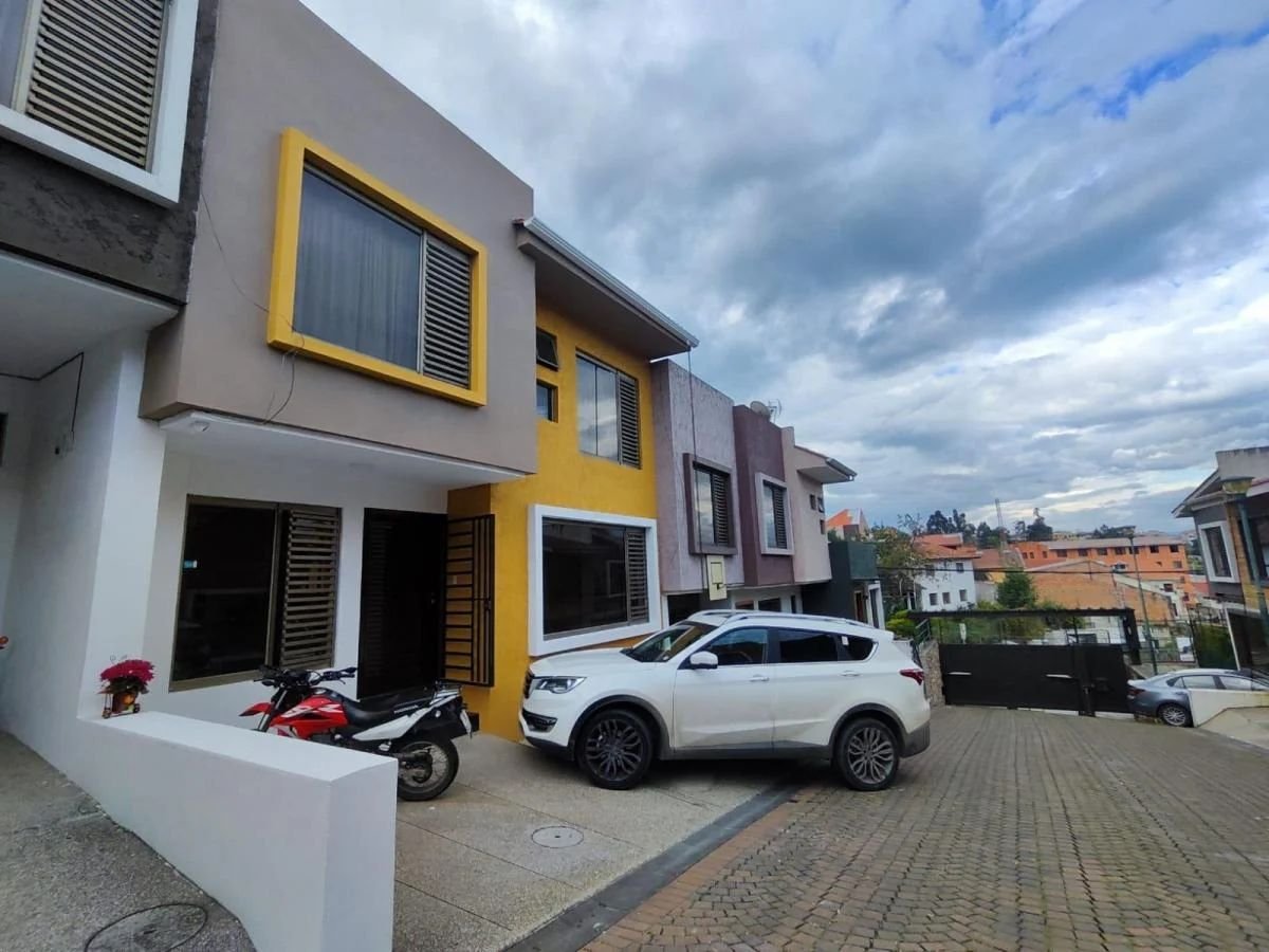 Casa en Arriendo, Sector Av González Suárez, Cuenca