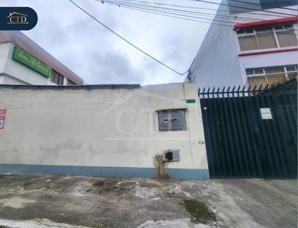  Venta de terreno con cerramiento en La Kennedy