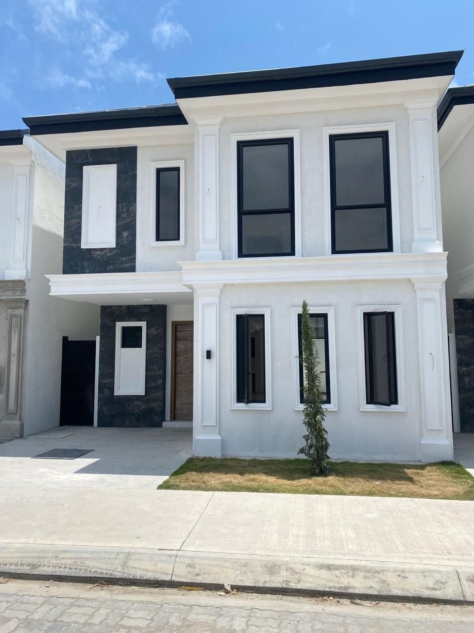 CASA EN VENTA – URBANIZACIÓN JARDINES DEL SOL