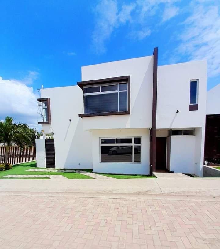 En venta | Hermosa casa al sur de Manta – Urbanización Manta Azul