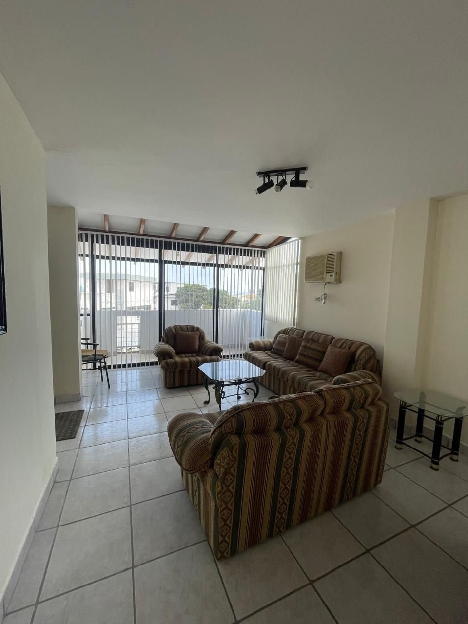 En venta | Departamento amplio en Manta – Cerca de la Universidad