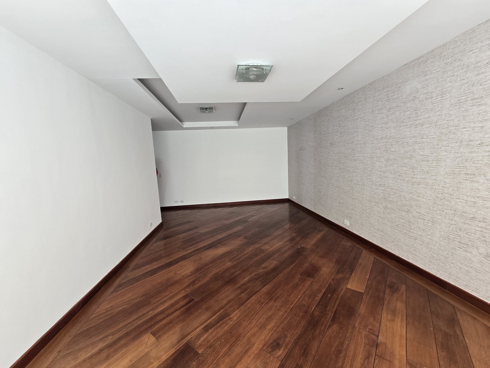 Venta Departamento Sector Centro Comercial El Bosque Calle Alonso de Torres y Av. El Parque, Quito